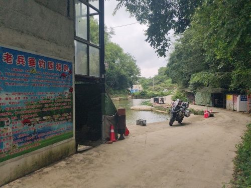 老兵垂钓